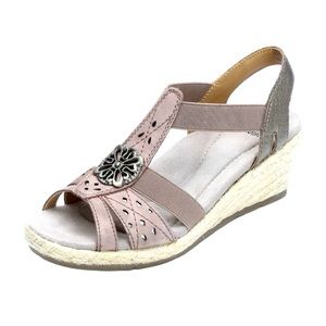 Earth origins, Women’s wedge sandals, size 8.5. Only used once.